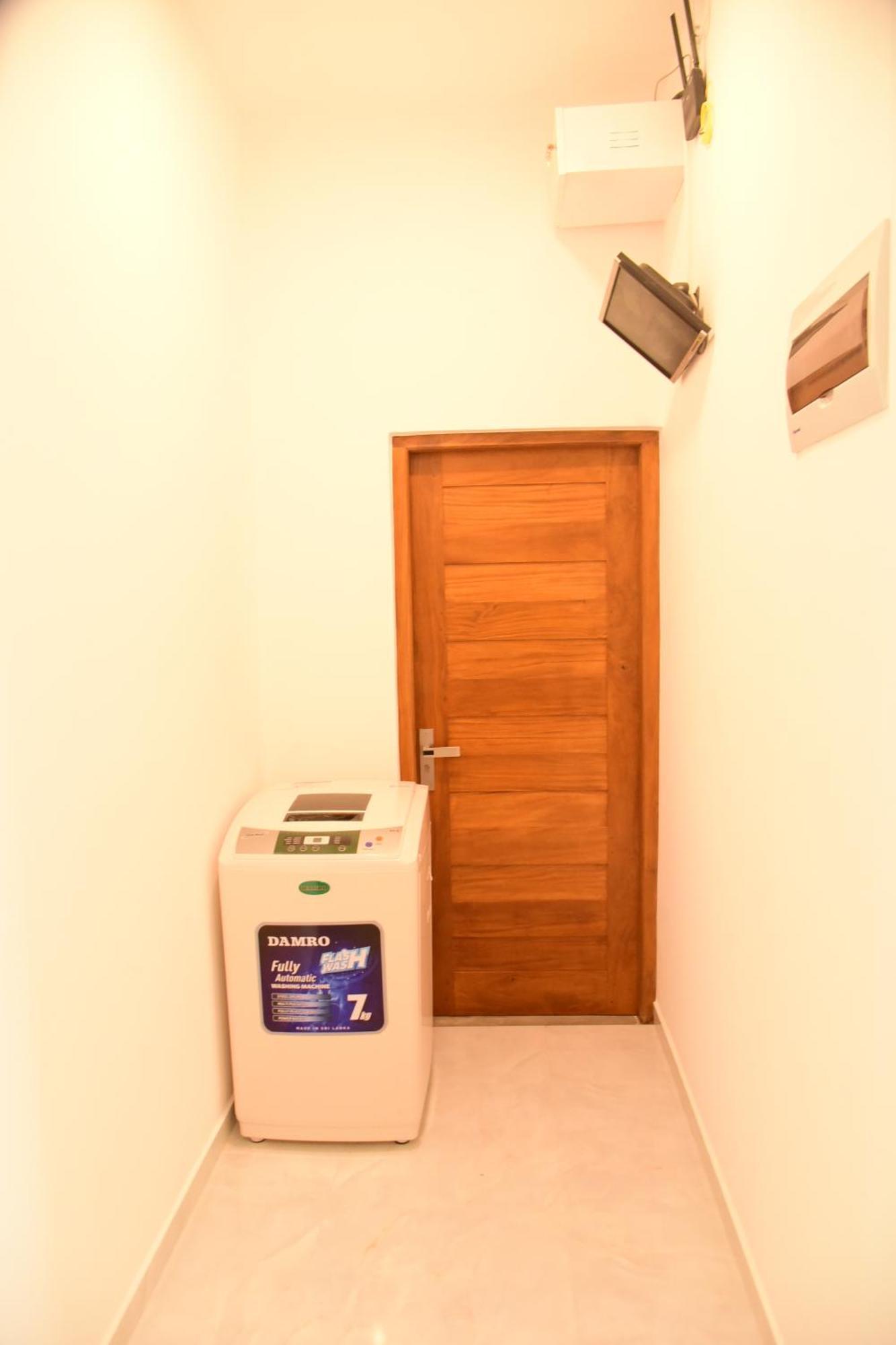 Hotel Ocean Ripples Hikkaduwa Esterno foto